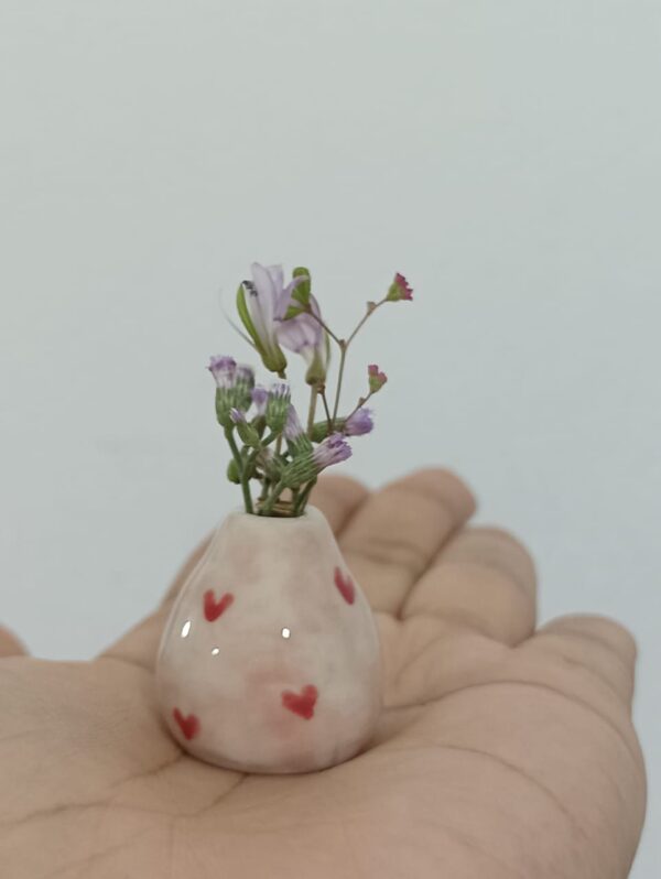 Pinky hearts vase